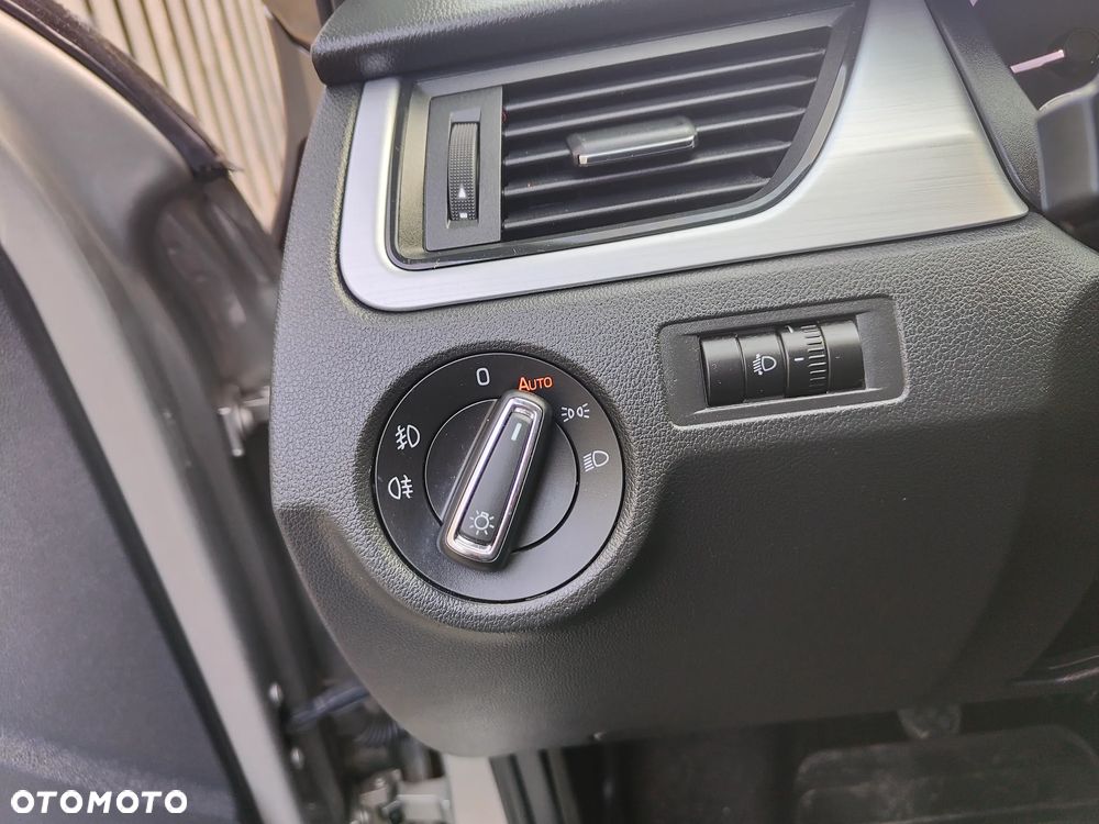 Skoda RAPID Spb 1.0 TSI Drive - 20