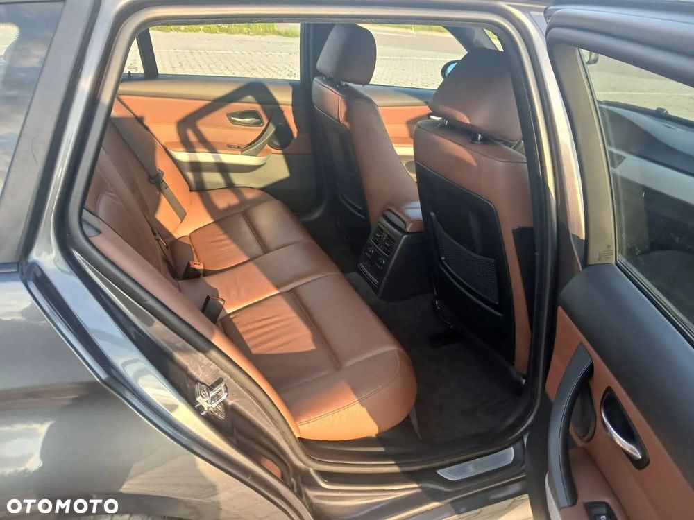 BMW Seria 3 320i Touring Edition Sport - 18