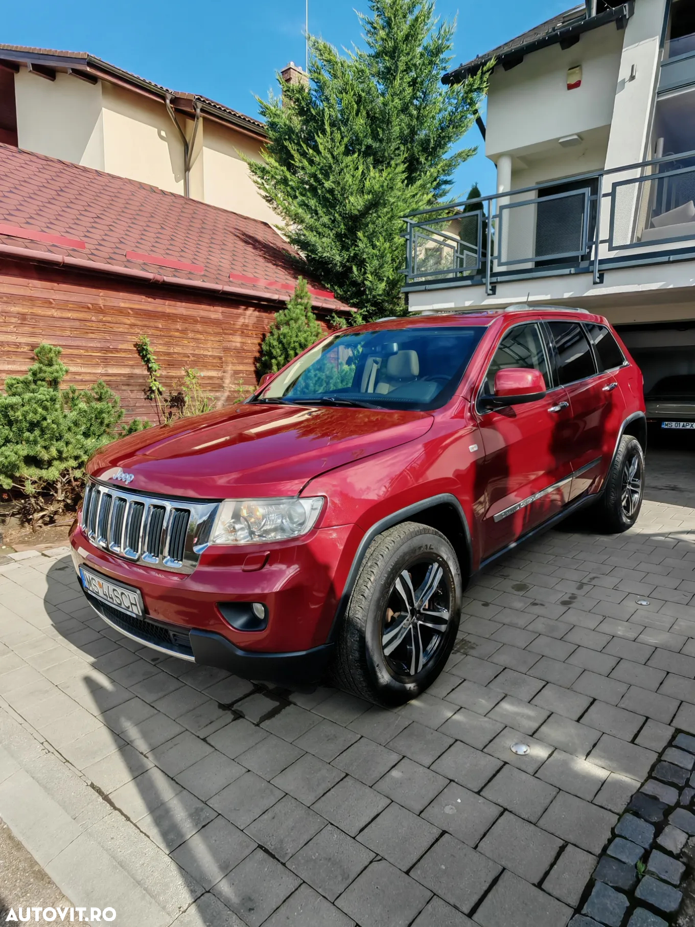 Jeep Grand Cherokee - 32