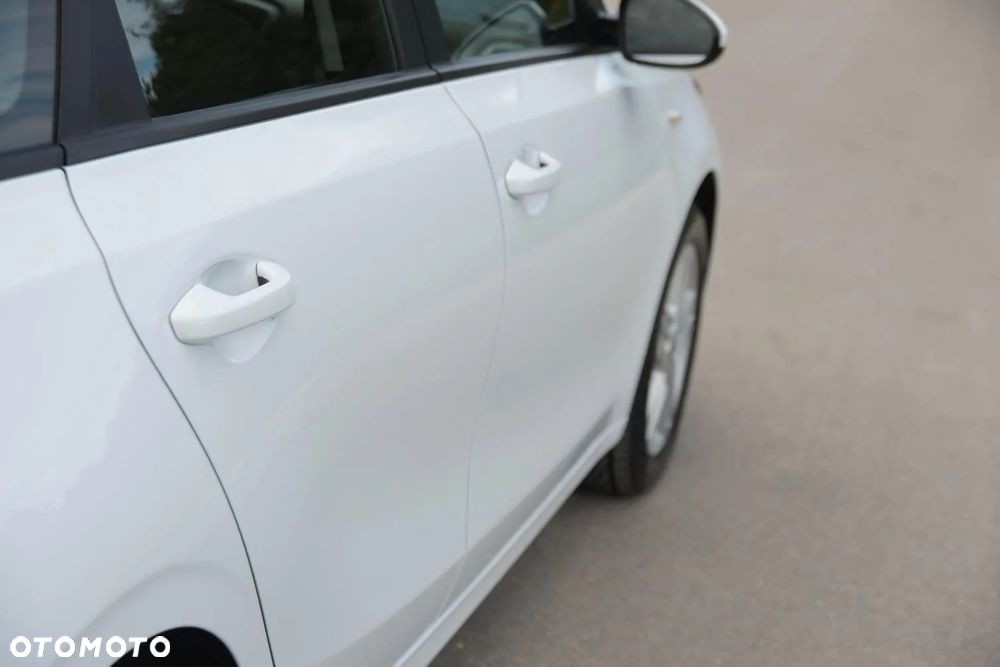 Kia Ceed - 12