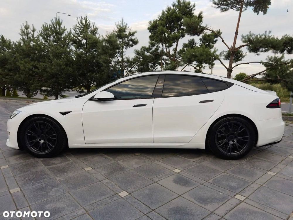 Tesla Model S - 4