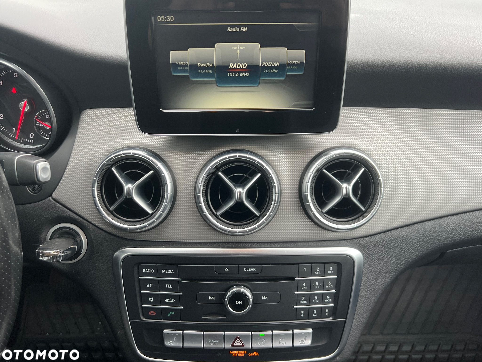 Mercedes-Benz CLA Shooting Brake 200 7G-DCT - 33