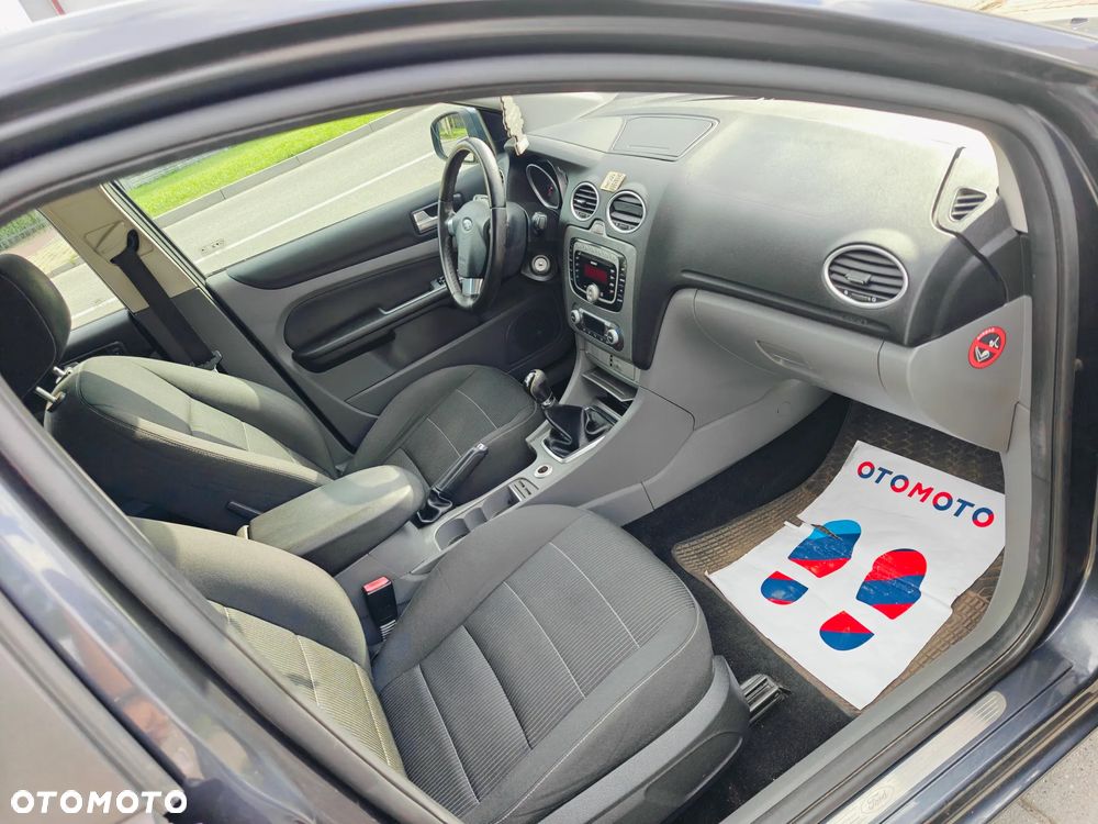 Ford Focus 1.8 Ghia - 8