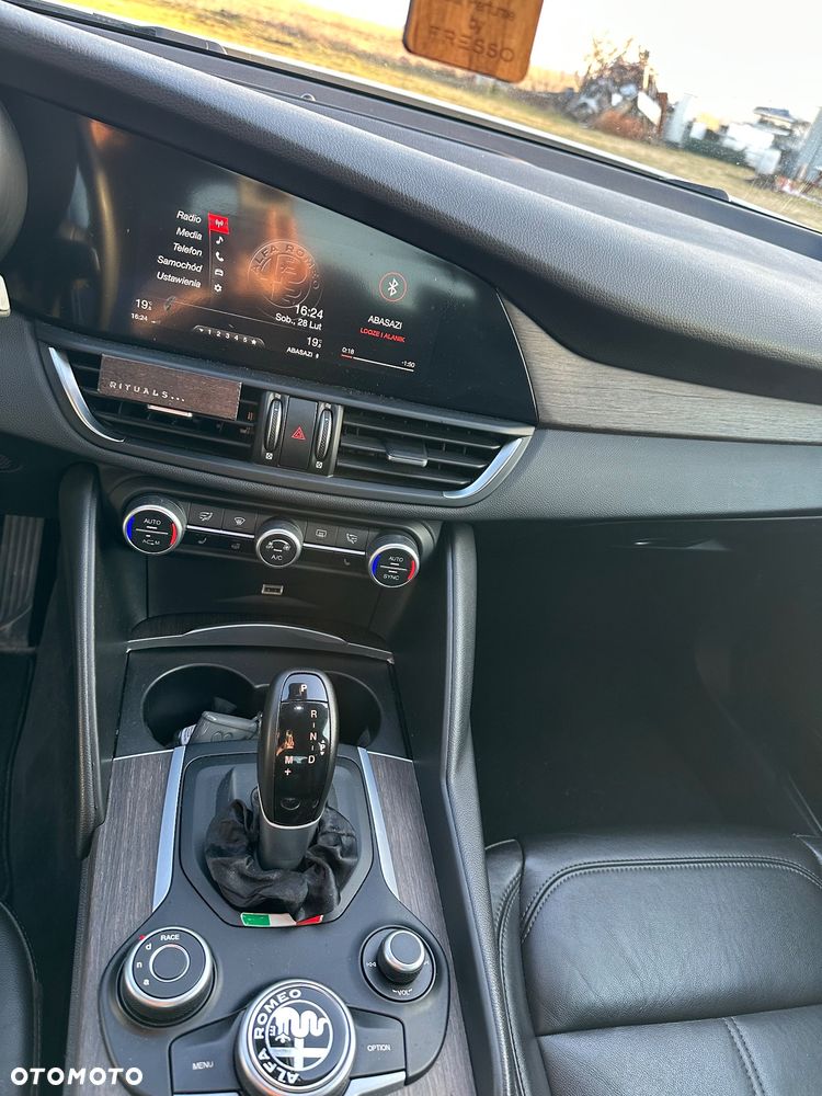Alfa Romeo Giulia 2.0 Turbo 16V AT8 Veloce - 11
