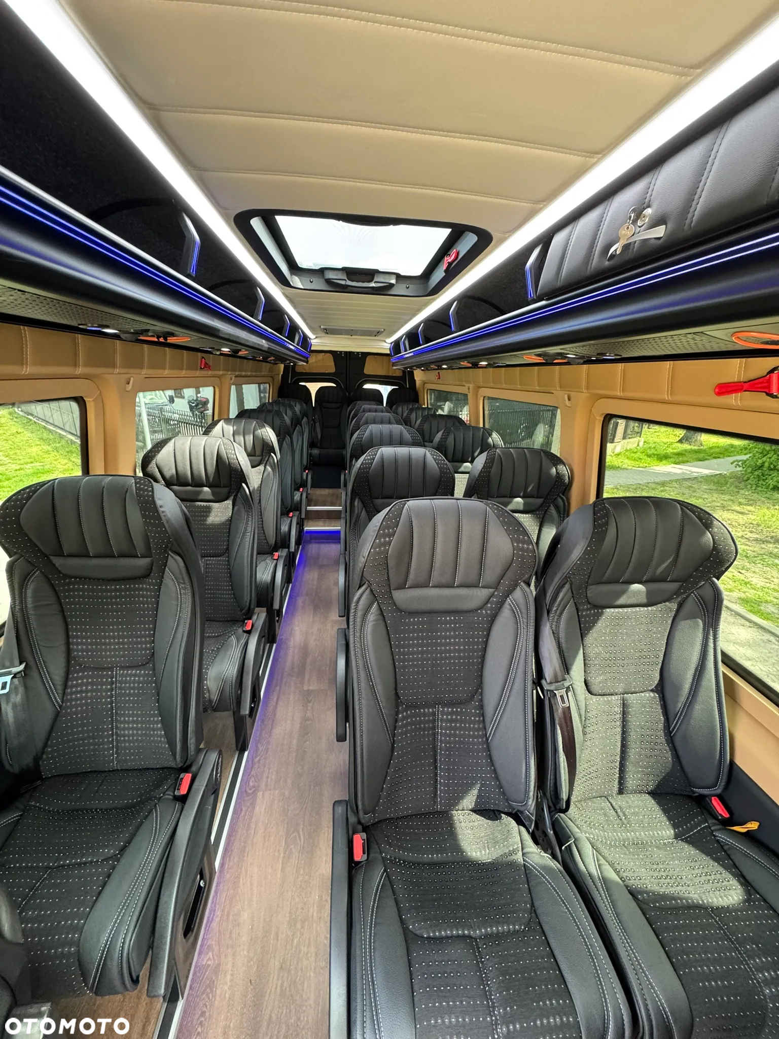 Mercedes-Benz Sprinter - 11
