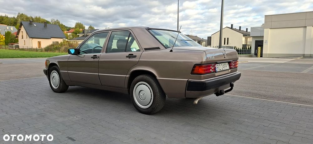 Mercedes-Benz W201 (190) - 2