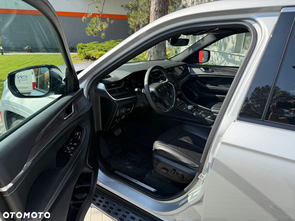 Jeep Grand Cherokee - 27