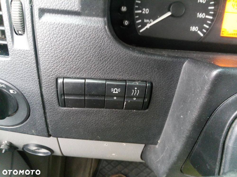 Mercedes-Benz Sprinter - 32