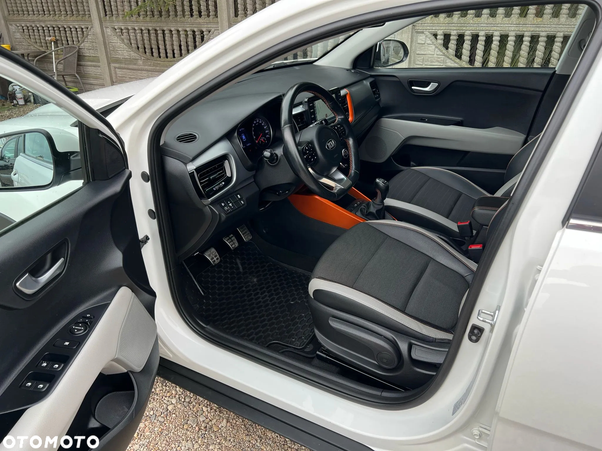 Kia Stonic 1.6 CRDi SCR L - 23
