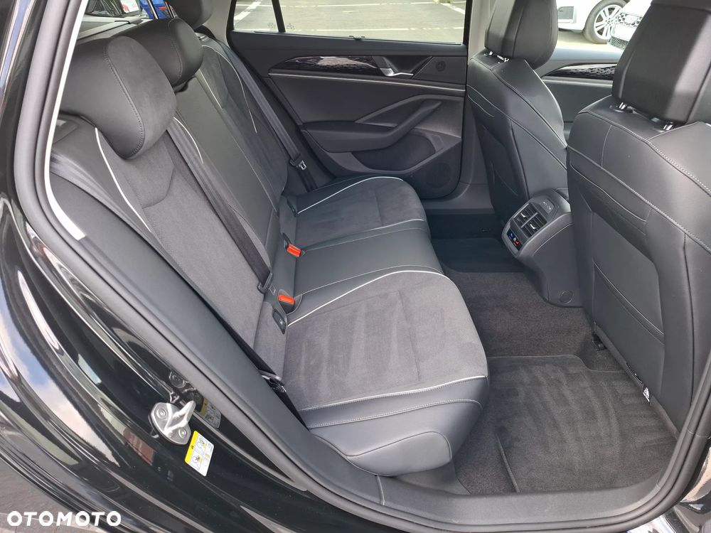 Volkswagen Passat Variant 2.0 TDI SCR DSG Elegance - 13