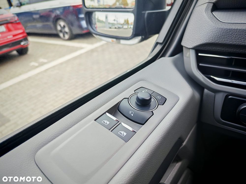 Volkswagen Caravelle - 19