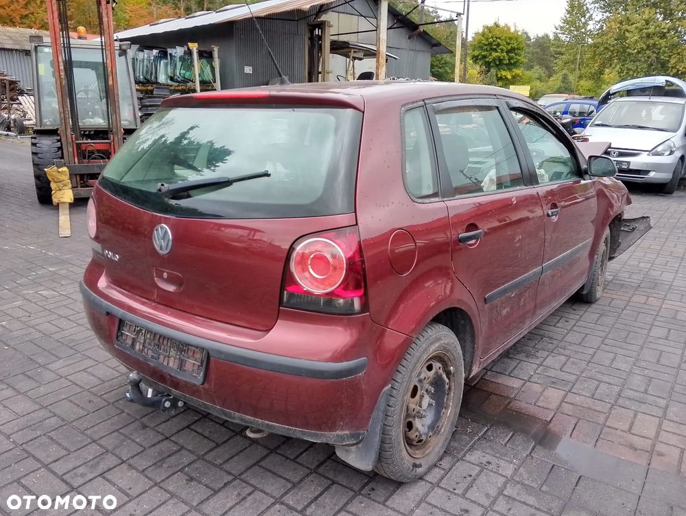 Volkswagen Polo 9N3 FL (05-09.) 1.2 B 59KM. Silnik BBM Skrzynia JHN/LVC  lakier LC3R.Cały na części. GWARANCJA !!! Przód Tył Zestaw Komplet Drzwi Klapa Zderzak Błotnik Maska Grill Atrapa Szyba Pas Lampa Lusterko Boczki Fotel Kanapa Kokpit Deska Rozdzielcza Przełącznik Włącznik Sterownik Przewody Wiązka Instalacja Moduł Komputer Czujnik Listwa Pompa Alternator Wtryski Głowica Rozrusznik Kompresor Sprzęgło Dwumas Silnik Skrzynia ABS Klimatyzacji Paliwa Wspomagania Kolektor Turbina Przepustnica Zawór Chłodnica Koło Hak Belka Sanki Zawieszenie Mcpherson Półoś Amortyzator Wydech Tłumik Zacisk Most - 6