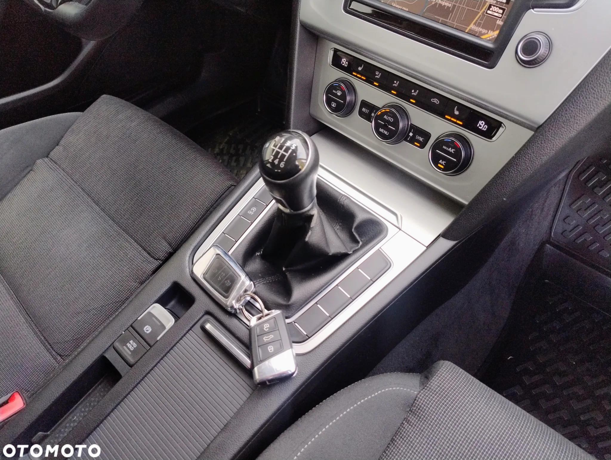 Volkswagen Passat Variant 2.0 TDI (BlueMotion Technology) Trendline - 15