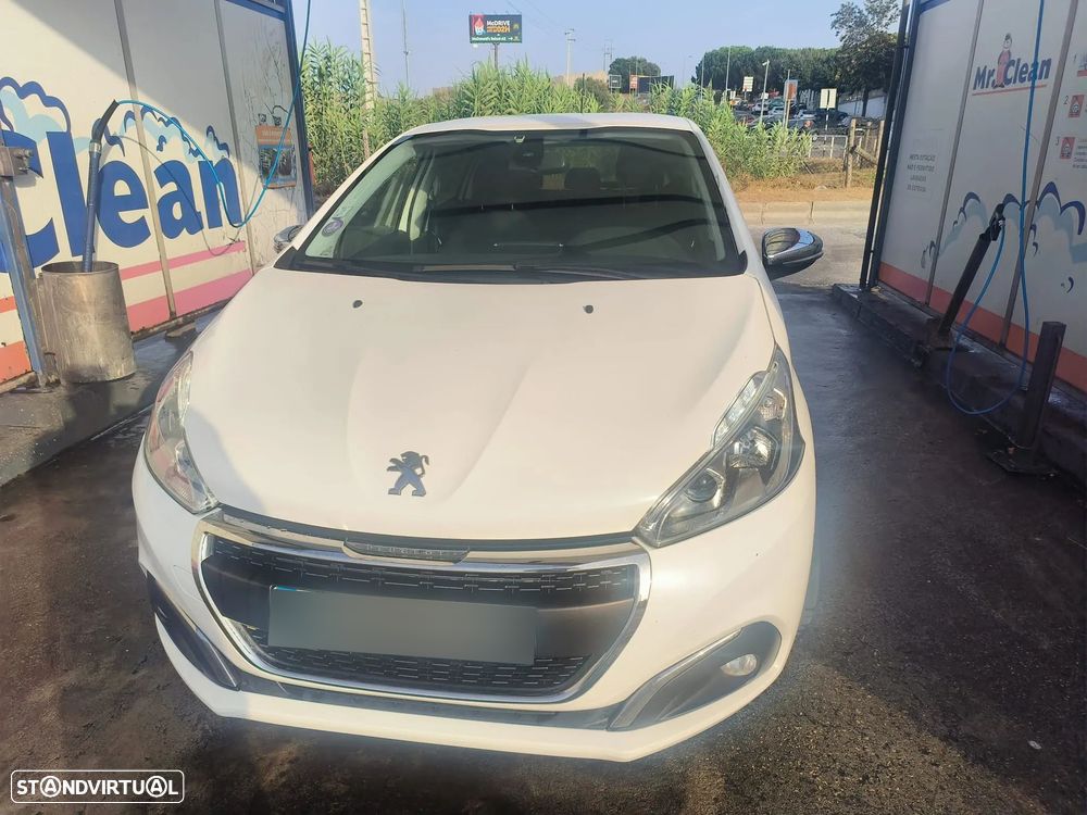 Peugeot 208 1.2 PureTech Signature — fotografia 3