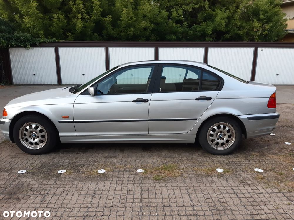 BMW Seria 3 318i - 6