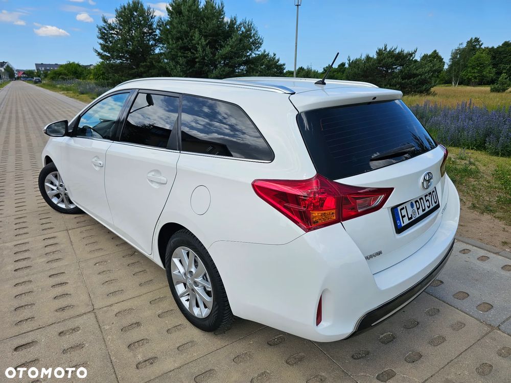Toyota Auris 1.6 Executive - 11