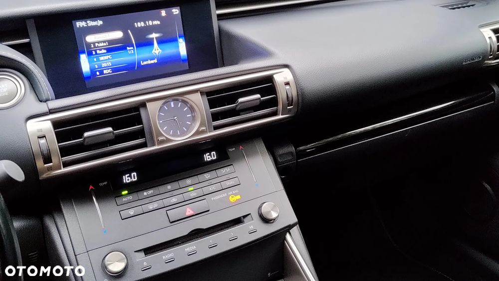 Lexus IS 200t Elite - 11