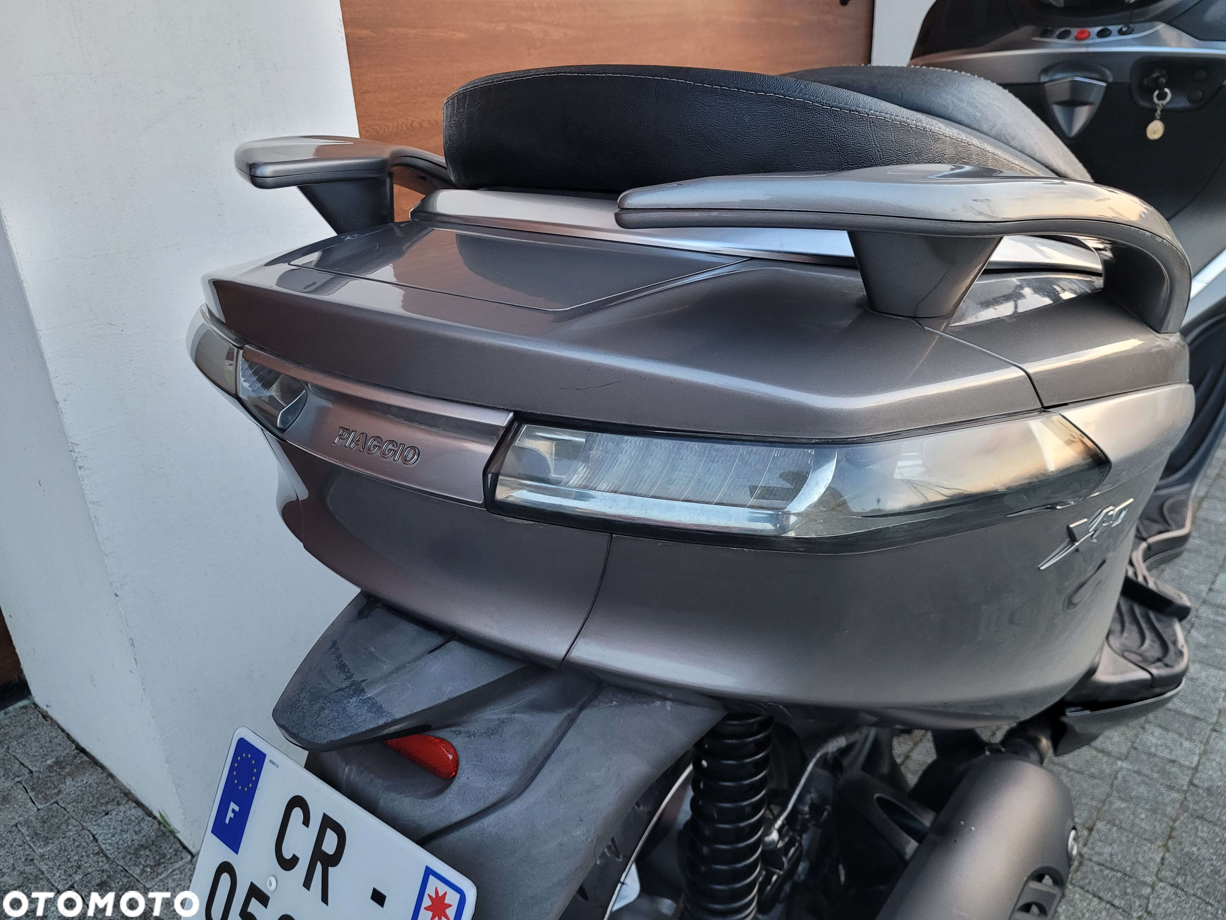 Piaggio X10 - 11