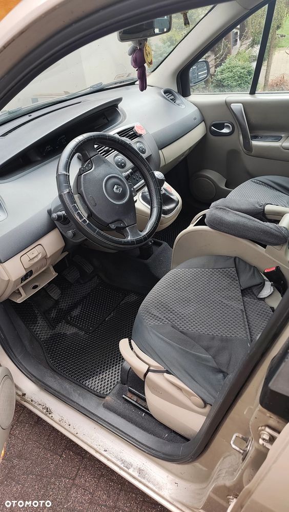 Renault Scenic 1.6 16V Confort Privilege - 4
