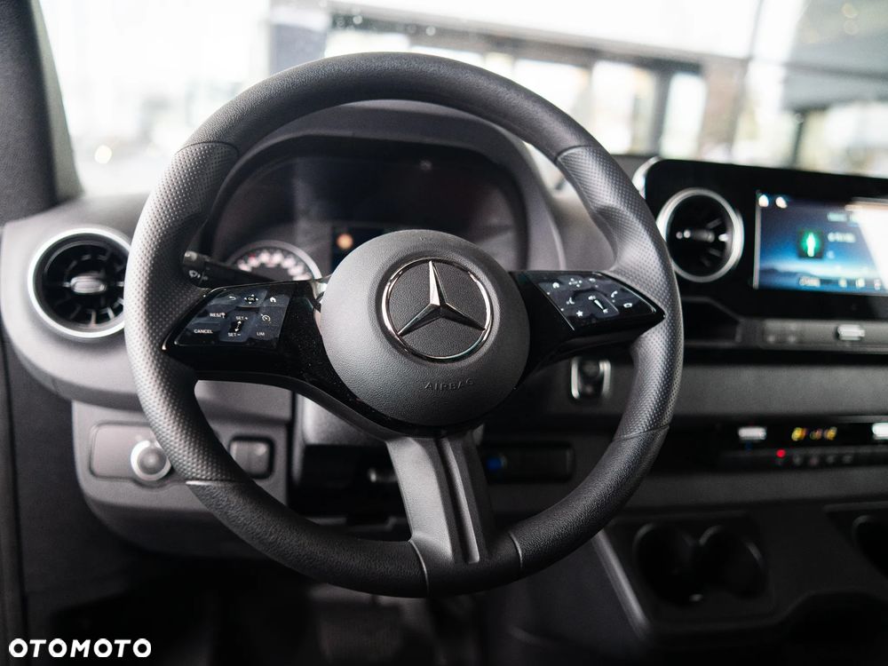 Mercedes-Benz Sprinter - 13