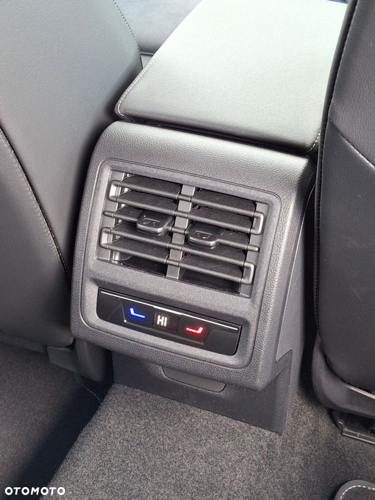 Volkswagen Golf Variant - 25