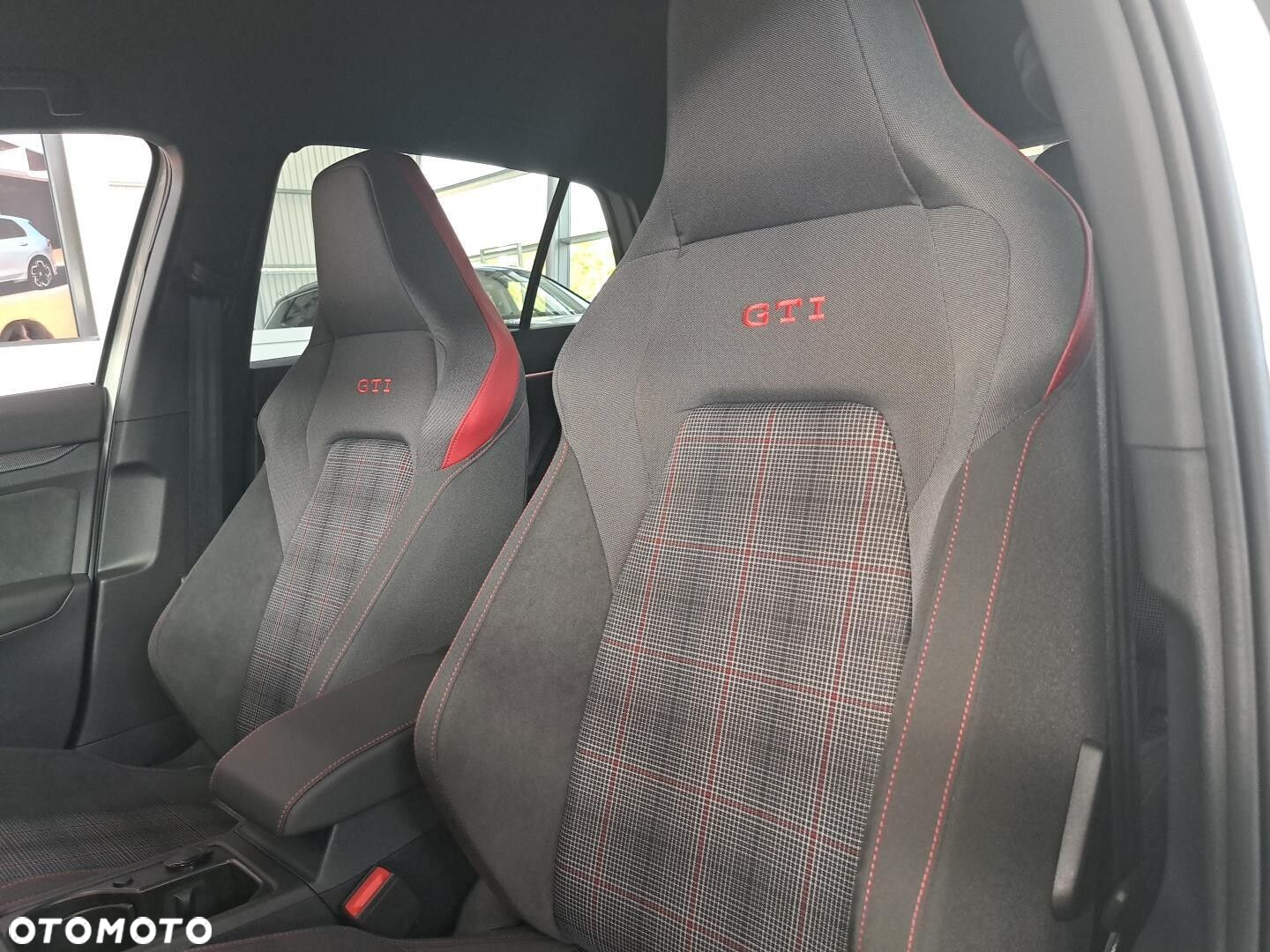 Volkswagen Golf - 11