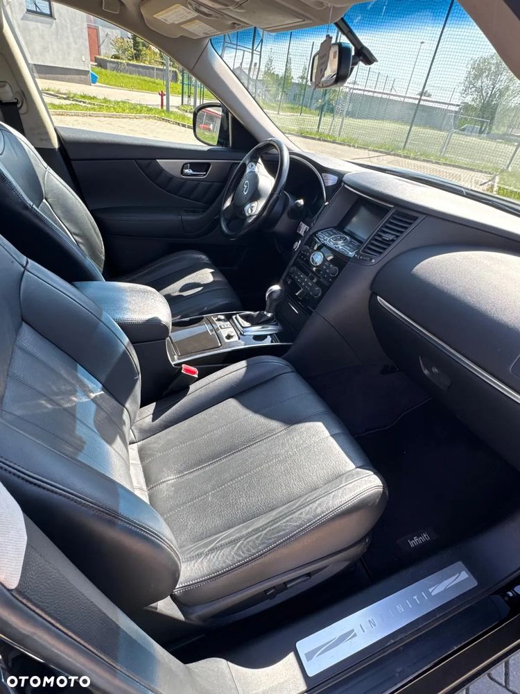 Infiniti QX70 3.7 S - 37