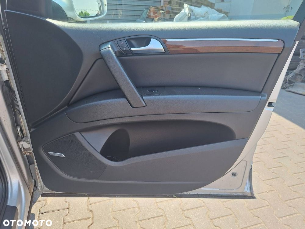 FOTELE KOMPLET LEWY PRAWY KANAPA + TRZECI RZĄD AUDI Q7 I JASNE GRZANE - 13