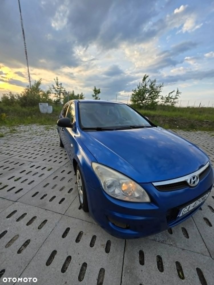 Hyundai i30 1.4 Base + - 13
