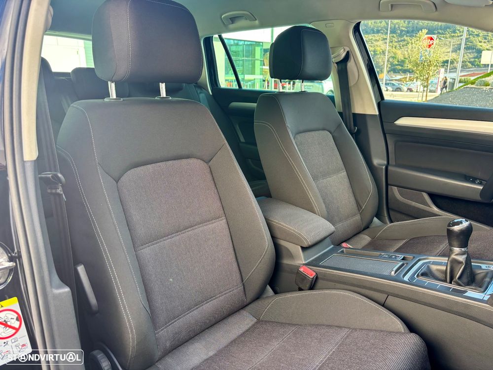 VW Passat Variant 1.6 TDI Highline - 26
