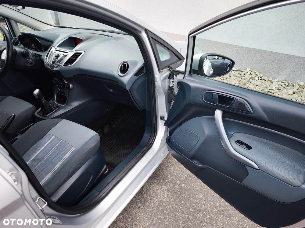 Ford Fiesta 1.6 TDCi Silver X - 18