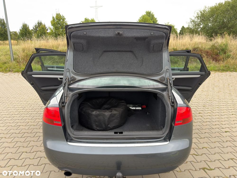 Audi A4 Limousine - 17