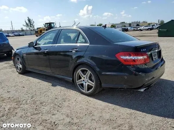 Mercedes-Benz Klasa E 63 AMG - 14