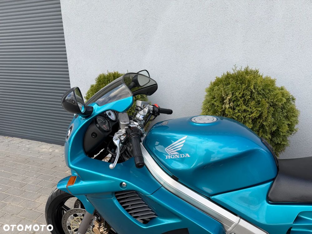 Honda VFR - 28