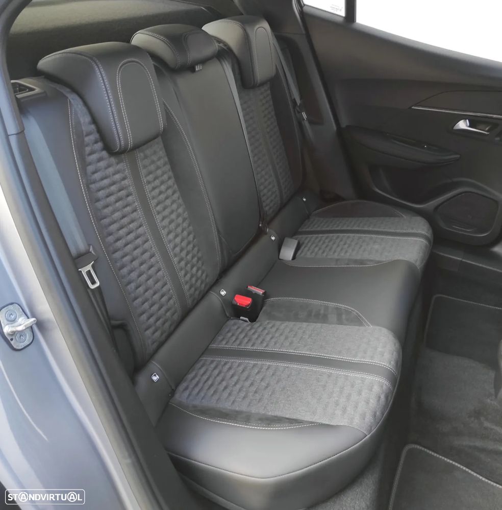 Peugeot e-2008 Allure - 26