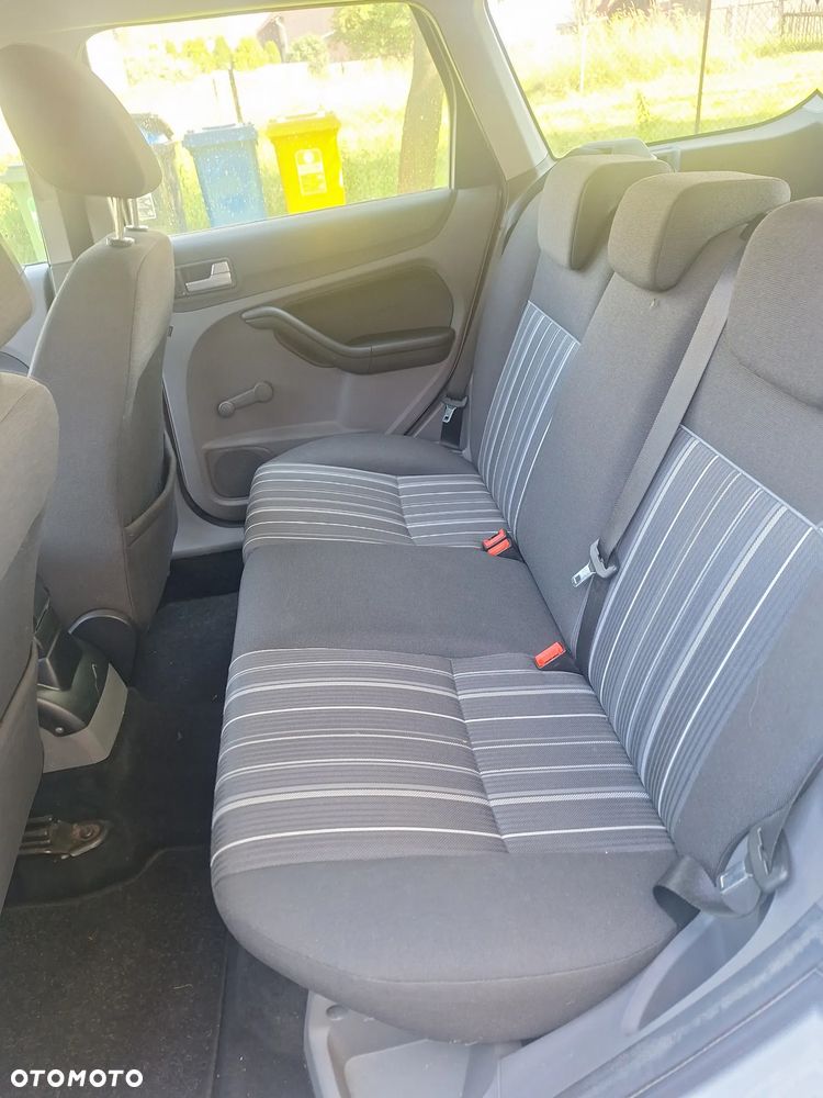 Ford Focus 1.6 TDCi DPF Titanium - 6