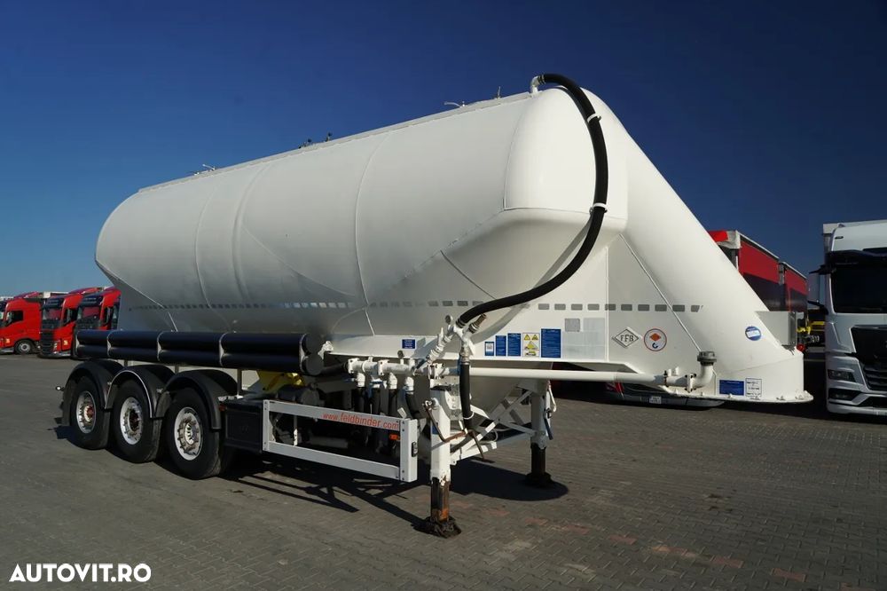 Feldbinder / REMORCA CIMENT / 3 COMPARTIMENTE / 37.000 L / SILOC / PENTRU MATERIALE VRAC / AXĂ RIDICATĂ / SAF / JANTE DIN ALIAJ - 1