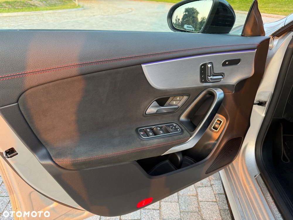 Mercedes-Benz CLA 220 d AMG Line 8G-DCT - 14