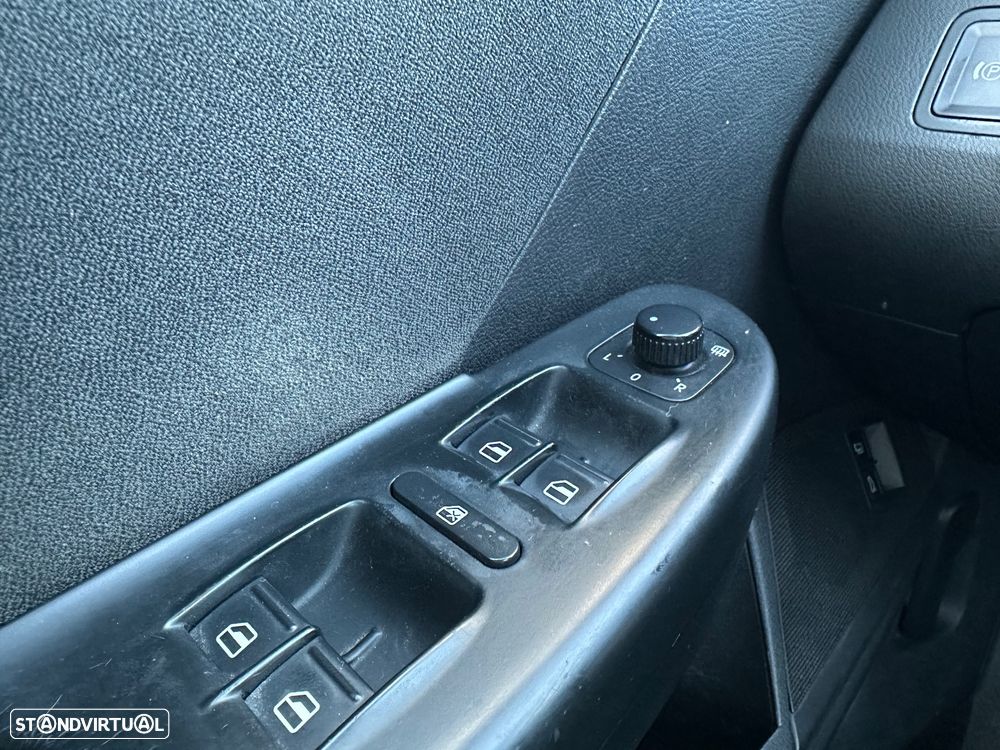 VW Passat 1.6 TDI Confortline - 24