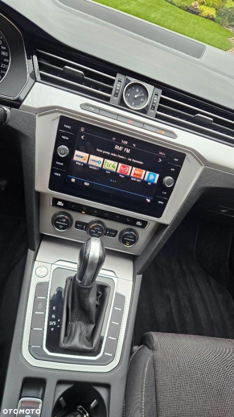Volkswagen Passat Variant 2.0 TDI SCR DSG Elegance - 22