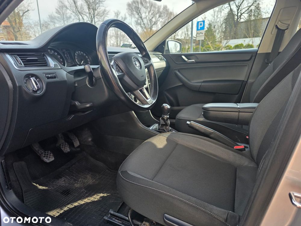 Skoda RAPID 1.6 TDI DPF Edition - 9