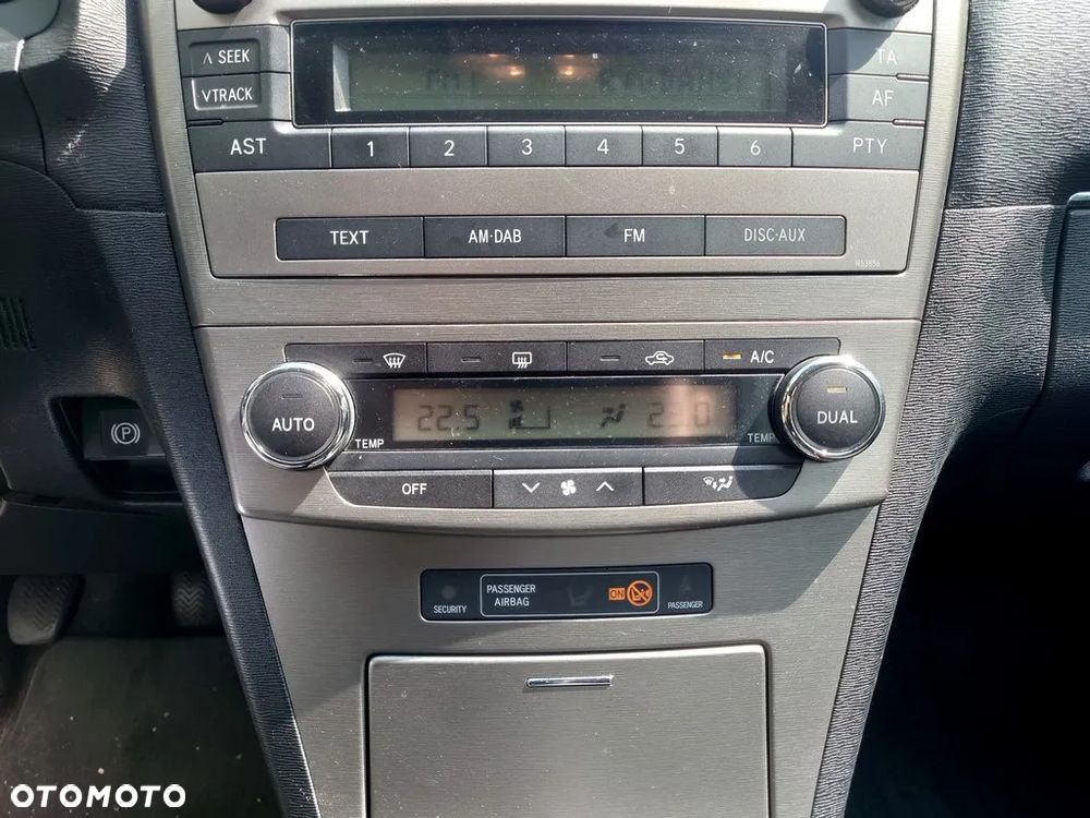 Toyota Avensis 1.8 Sol - 26