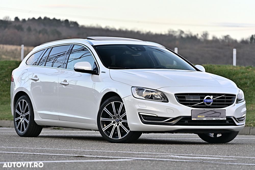 Volvo V60 D6 Plug-In-Hybrid AWD Geartronic Summum - 2