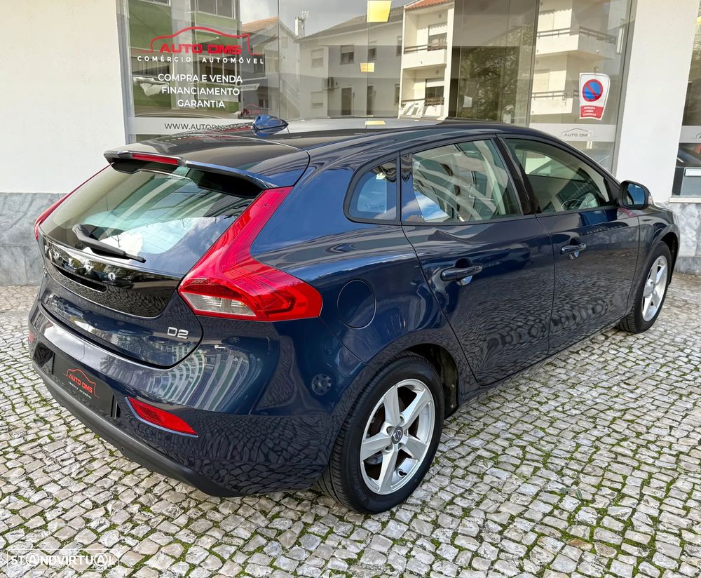 Volvo V40 1.6 D2 Momentum Eco - 4