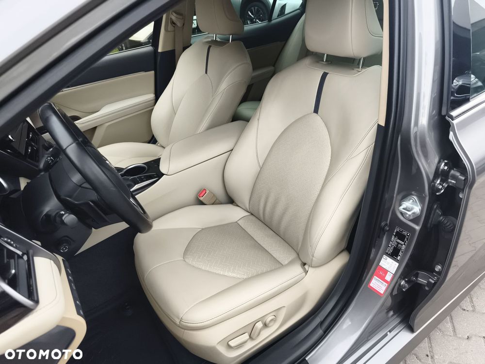Toyota Camry 2.5 Hybrid Executive CVT - 19