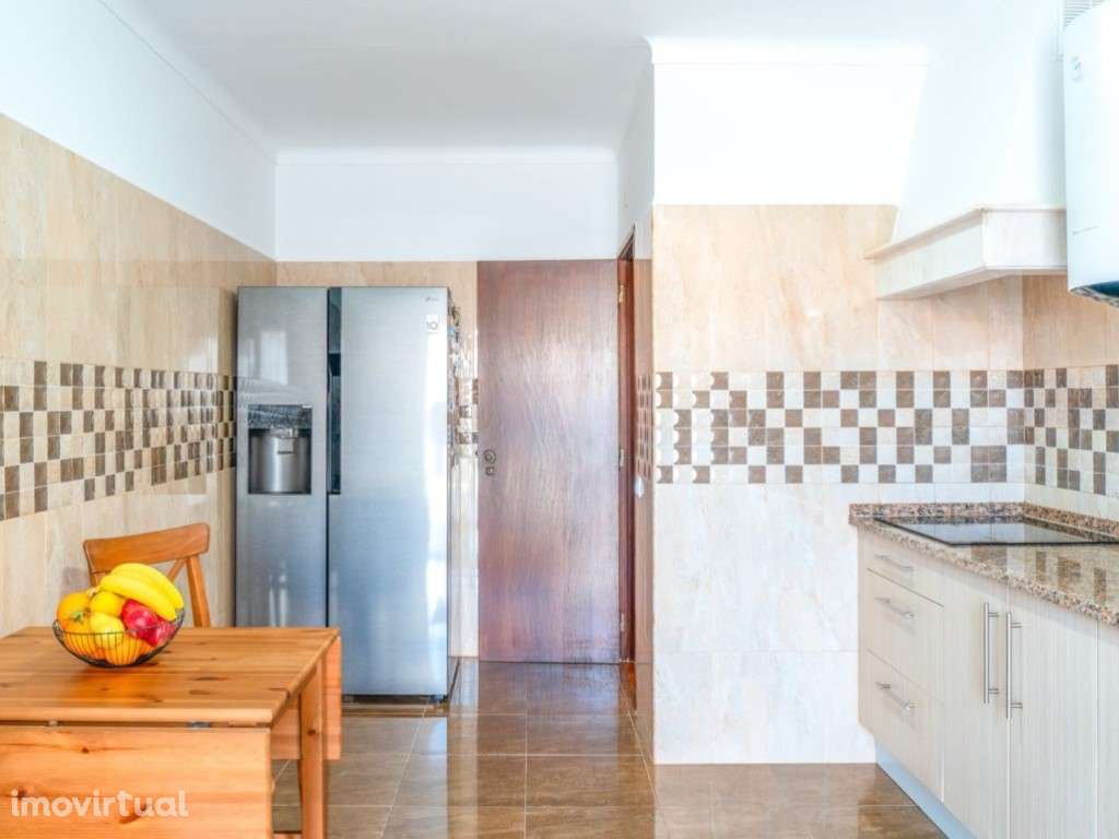 Moradia de rés do chão e 1º andar com Garagem - Grande imagem: 2/51