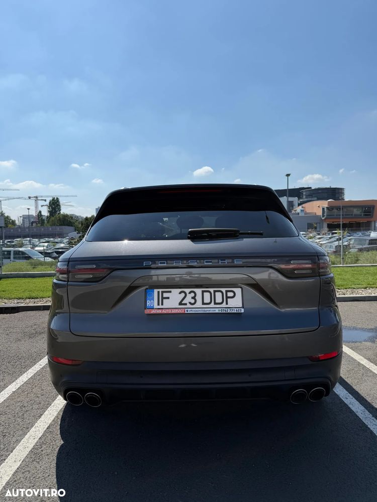 Porsche Cayenne Standard - 4