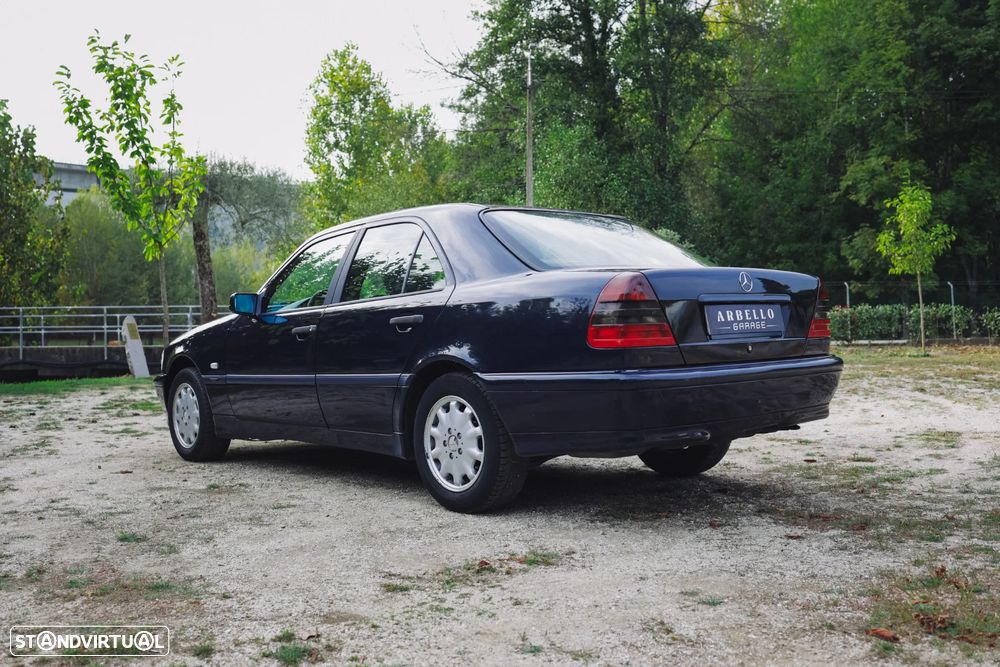 Mercedes-Benz C 180 Classic - 4