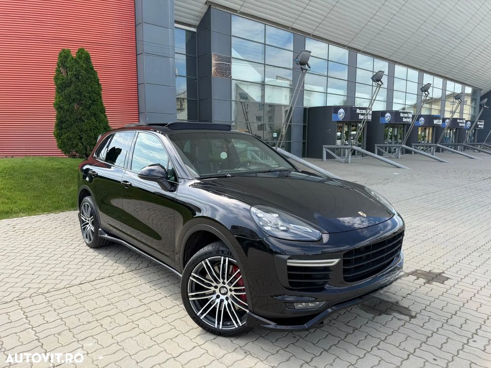 Porsche Cayenne 4.8 L Turbo - 20