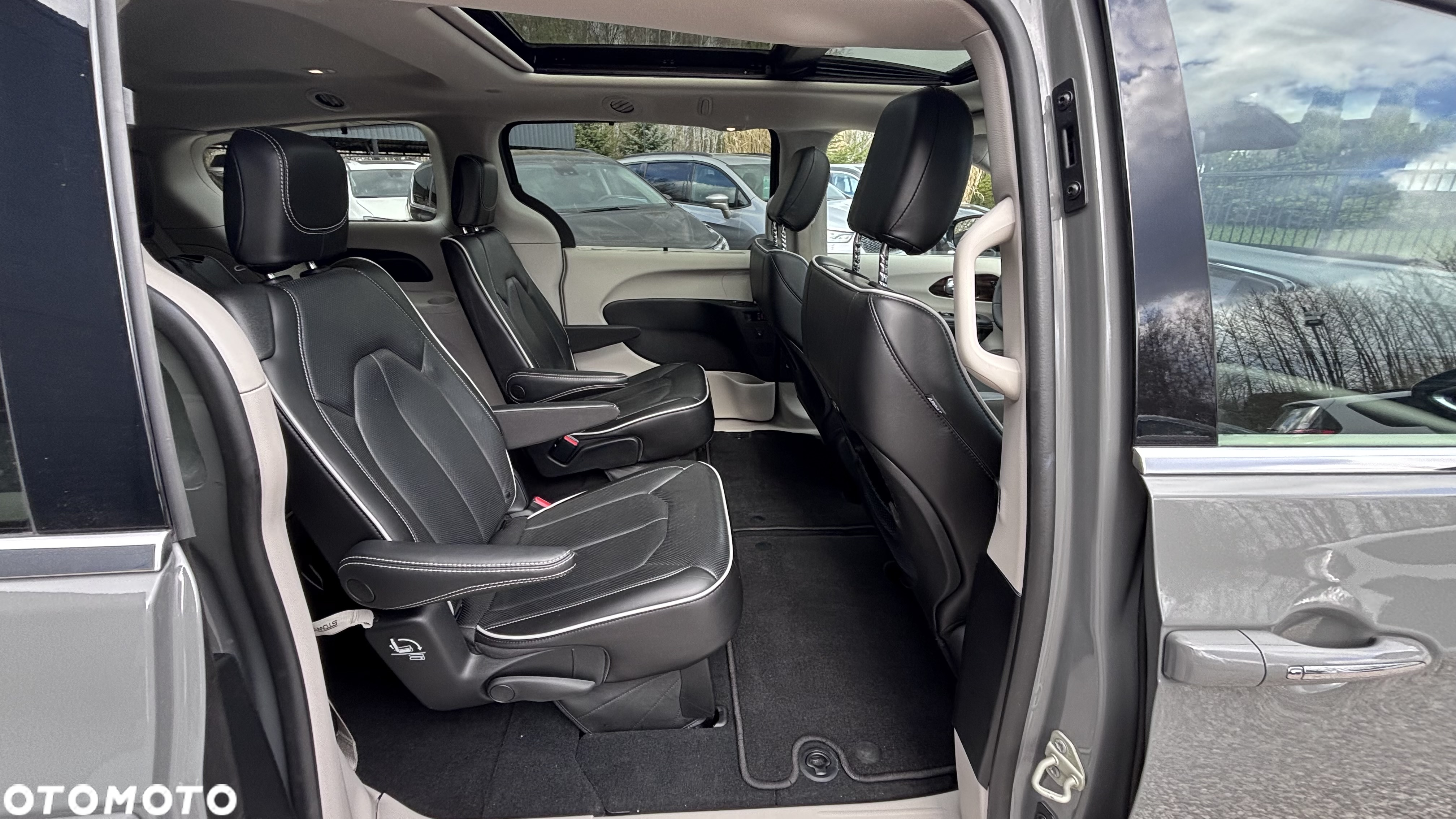 Chrysler Pacifica - 25